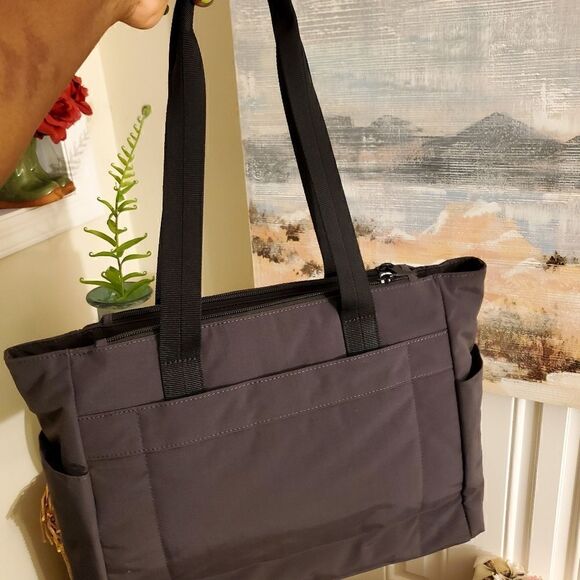 Hedgren Sdyney Water Resistant Recycled Polyester Tote Bag. - Picture 4 of 10